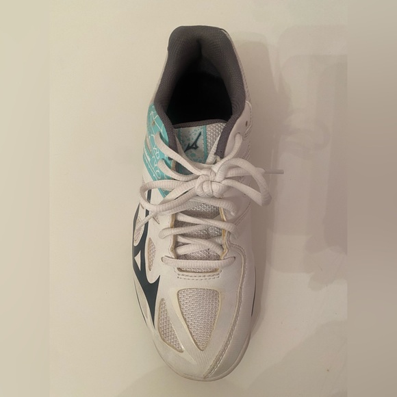 Mizuno volleyball shoes. Size US female 6.5. White/grey/blue - Picture 7 of 12